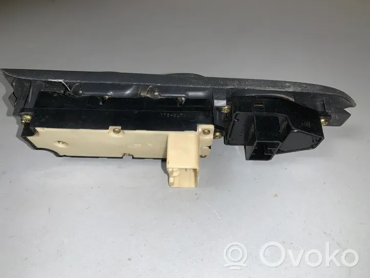 Mazda Premacy Support bouton lève vitre porte avant BL4F66350