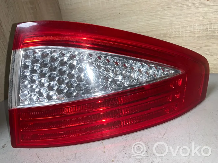 Ford Mondeo MK IV Luci posteriori 7S7113404A