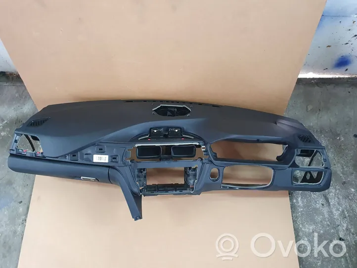 BMW 3 F30 F35 F31 Dashboard 9218491