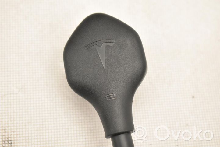 Tesla Model 3 Cargador de batería (opcional) 1121254-00-D