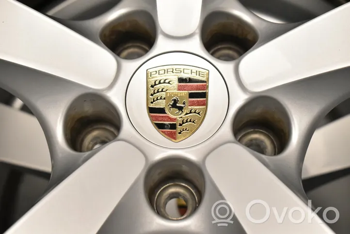 Porsche Macan R18 alloy rim 