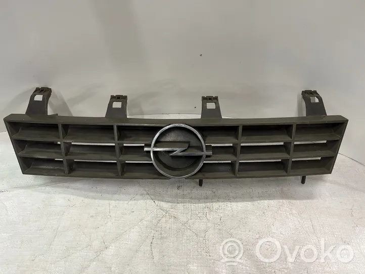 Opel Rekord E2 Kratka wlotu powietrza na maskę 90192210