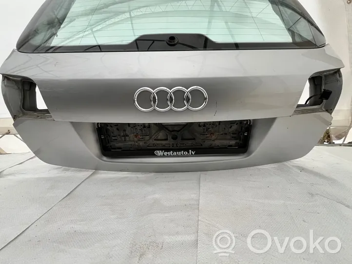 Audi A6 S6 C6 4F Takaluukun/tavaratilan kansi 