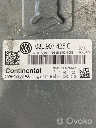Volkswagen Caddy Calculateur moteur ECU 03L907425C