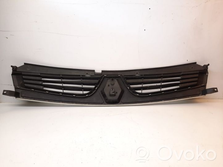 Renault Master II Front bumper upper radiator grill 8200426365