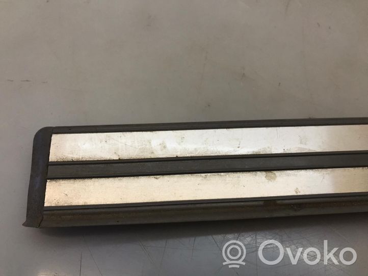 Mercedes-Benz E W210 Rivestimento anteriore minigonna laterale 2106800535