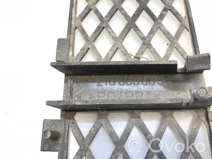 Mercedes-Benz E W210 Grille inférieure de pare-chocs avant 2108850053