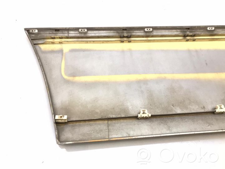 Mercedes-Benz E W124 Moulure de porte arrière 1246901740