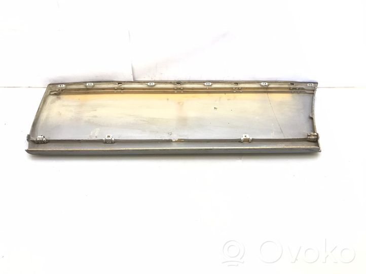 Mercedes-Benz E W124 Moulure de porte arrière 1246901840