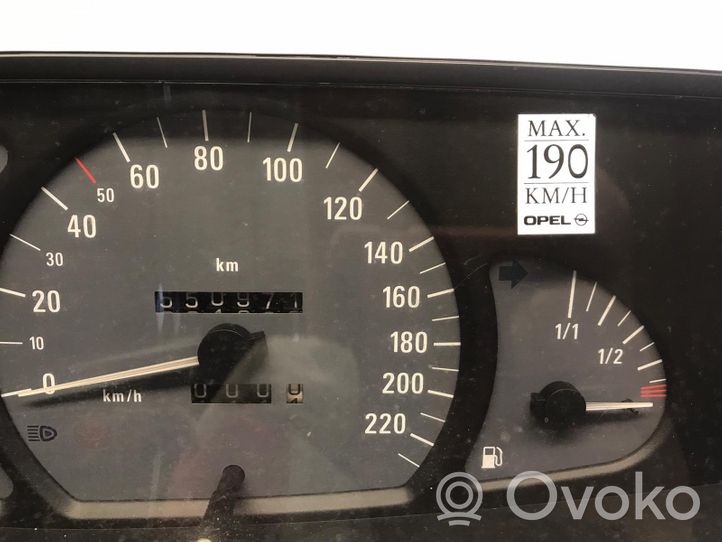 Opel Omega B2 Compteur de vitesse tableau de bord 09228420
