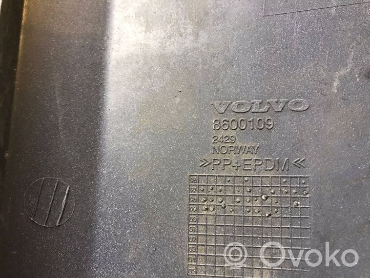 Volvo C70 Rivestimento modanatura del faro posteriore 8600109