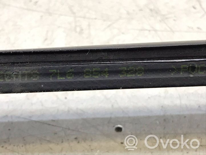 Volkswagen Touareg I Windshield trim 7l6854328