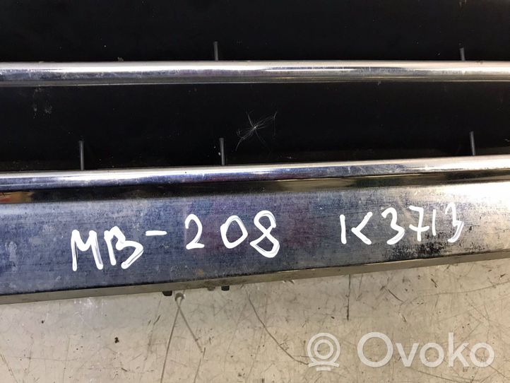 Mercedes-Benz CLK A208 C208 Grille de calandre avant 2088800085