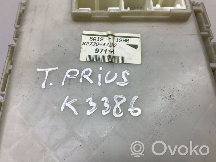 Toyota Prius (XW20) Ramka / Moduł bezpieczników 8273047290