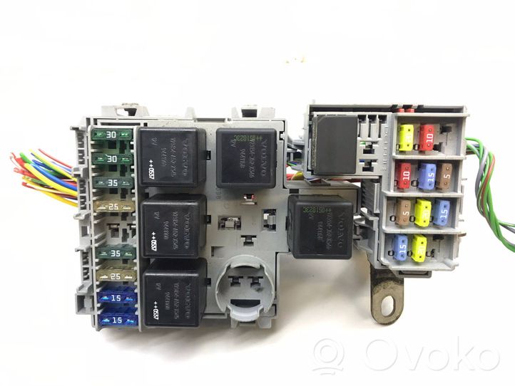 Volvo V70 Module de fusibles 8690698