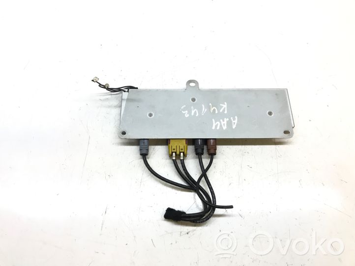 Audi A4 S4 B6 8E 8H Antenos stiprintuvas 8E9035225P