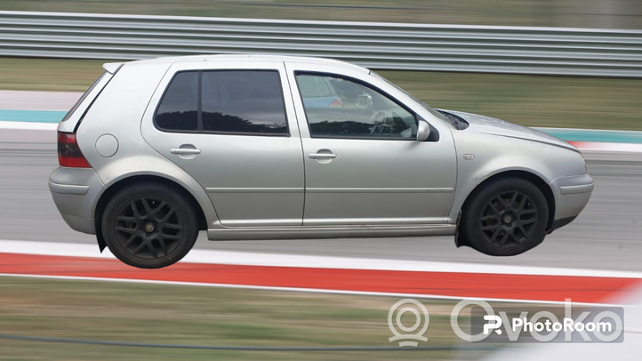 Volkswagen Golf IV Marche-pieds K3121