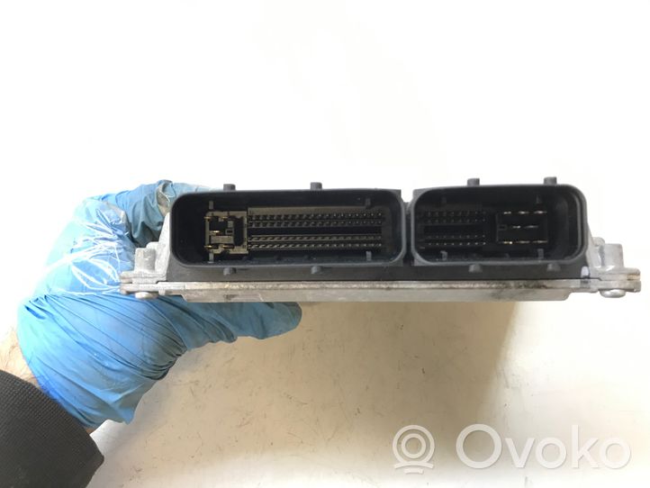 Volkswagen Touran I Komputer / Sterownik ECU i komplet kluczy 06A906033DR