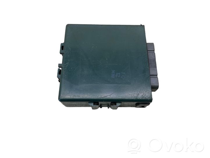 Toyota Land Cruiser (HDJ90) Pystyantennivahvistin 8591460100