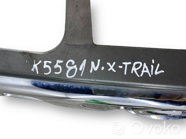 Nissan X-Trail T30 Grille calandre supérieure de pare-chocs avant 62310E0303