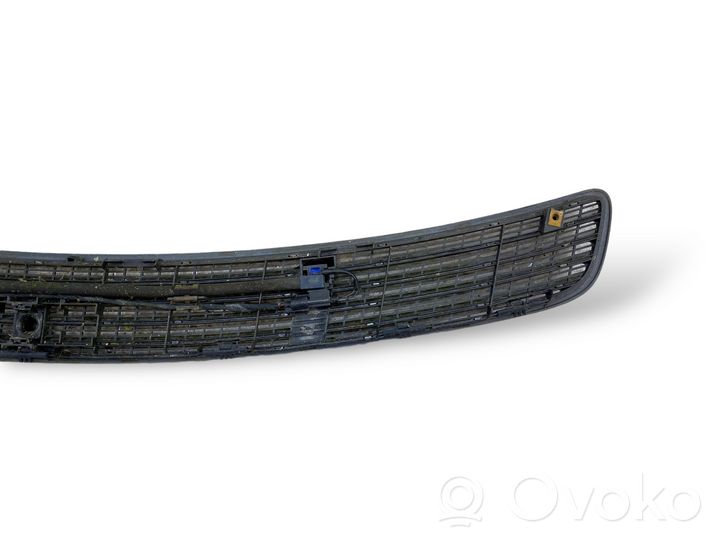 Mercedes-Benz C W203 Rivestimento del tergicristallo A2038800205