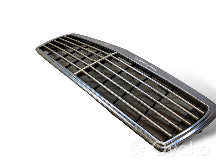 Mercedes-Benz E W210 Grille de calandre avant 2108880123