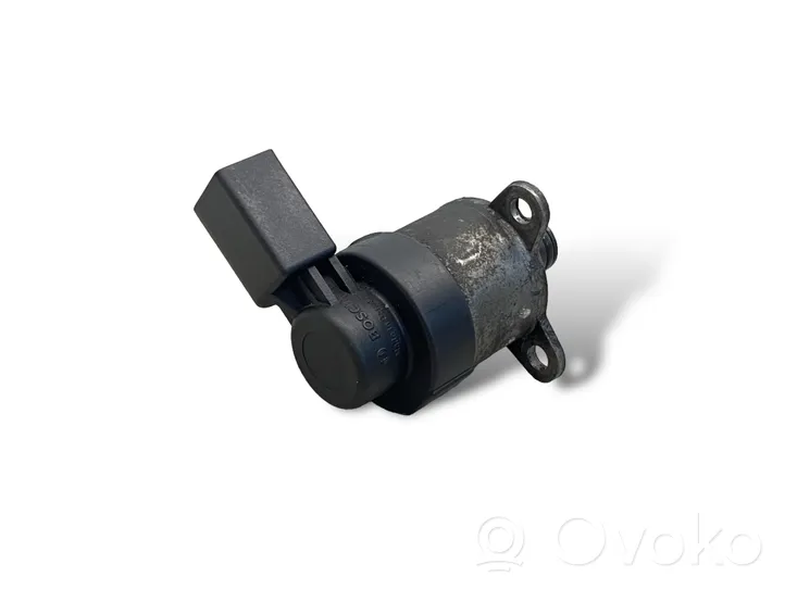 BMW X5 E53 Regulator ciśnienia paliwa 0928400560