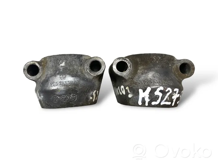 Mercedes-Benz C W203 Mocowanie stabilizatora osi przedniej A2033230540