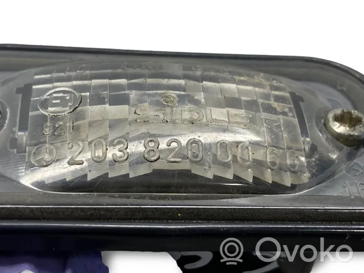 Mercedes-Benz C W203 Lampa oświetlenia tylnej tablicy rejestracyjnej 2038200066