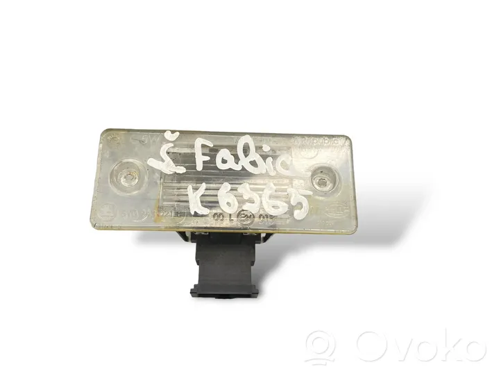 Skoda Fabia Mk2 (5J) Lampa oświetlenia tylnej tablicy rejestracyjnej 6Y0943021E