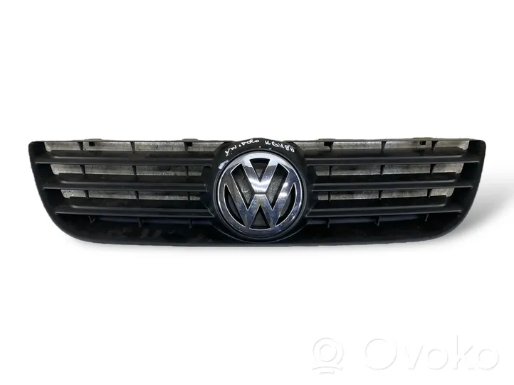 Volkswagen Polo IV 9N3 Front bumper upper radiator grill 6Q0853653E