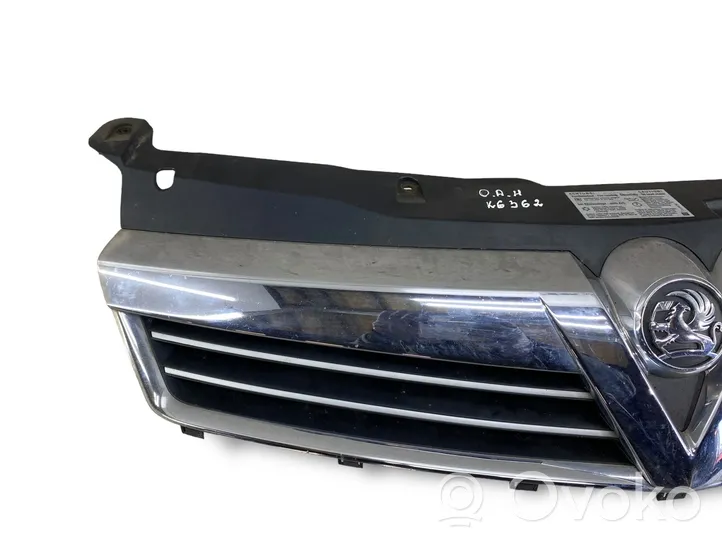 Opel Astra H Maskownica / Grill / Atrapa górna chłodnicy 13225788