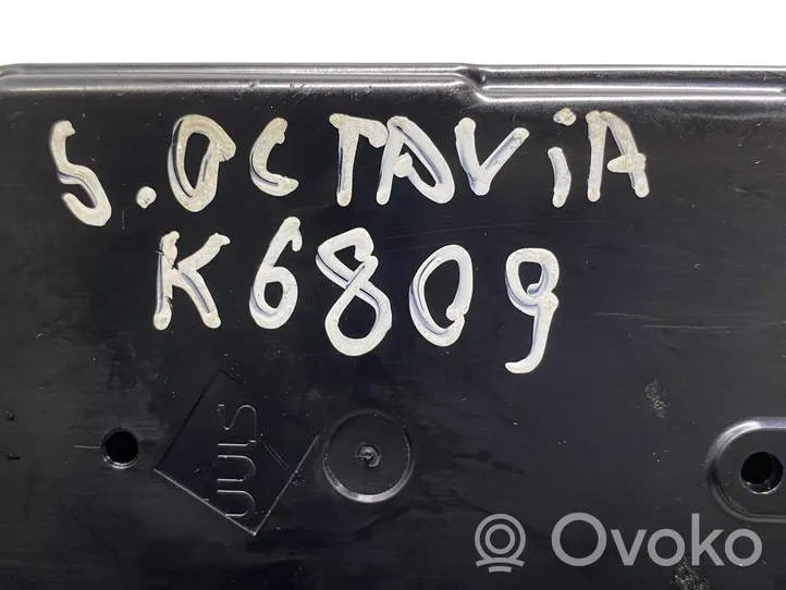 Skoda Octavia Mk2 (1Z) Panel radia 5N0035342C