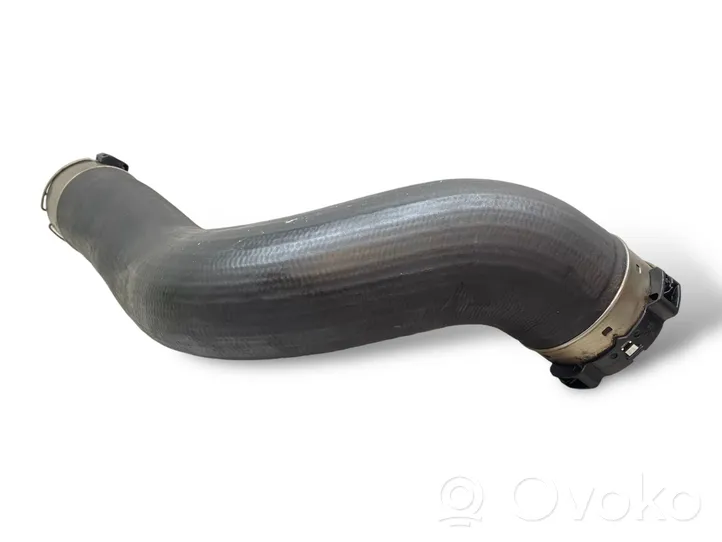 BMW 5 F10 F11 Tube d'admission de tuyau de refroidisseur intermédiaire 574703130