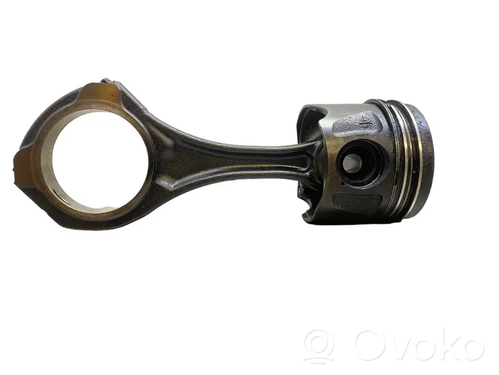 Mercedes-Benz E W212 Piston with connecting rod M642