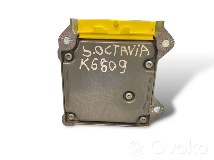Skoda Octavia Mk2 (1Z) Oro pagalvių valdymo blokas 1K0909605T