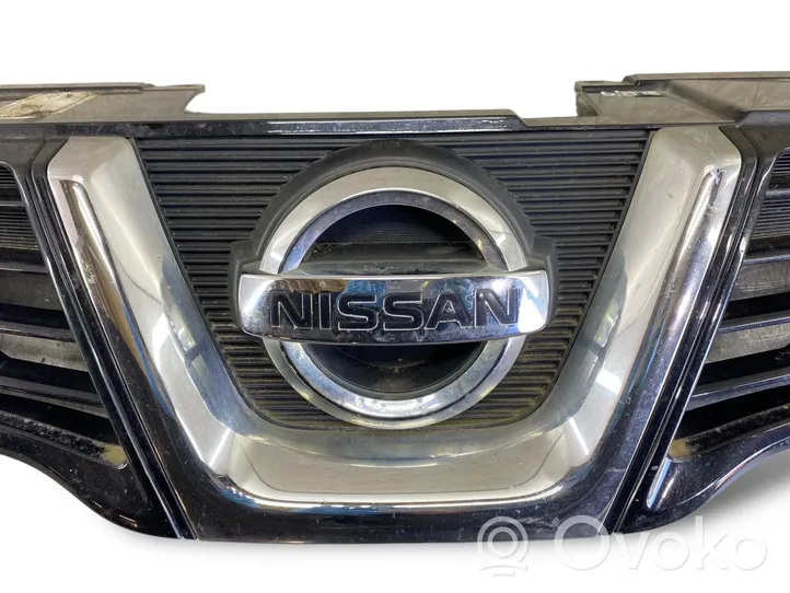 Nissan Qashqai Rejilla superior del radiador del parachoques delantero 62310