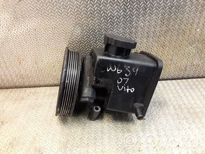 Mercedes-Benz Vito Viano W639 Ohjaustehostimen pumppu 0034667101