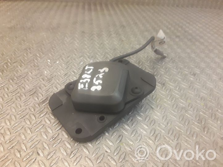 BMW 7 E38 Aerial GPS antenna 8360725