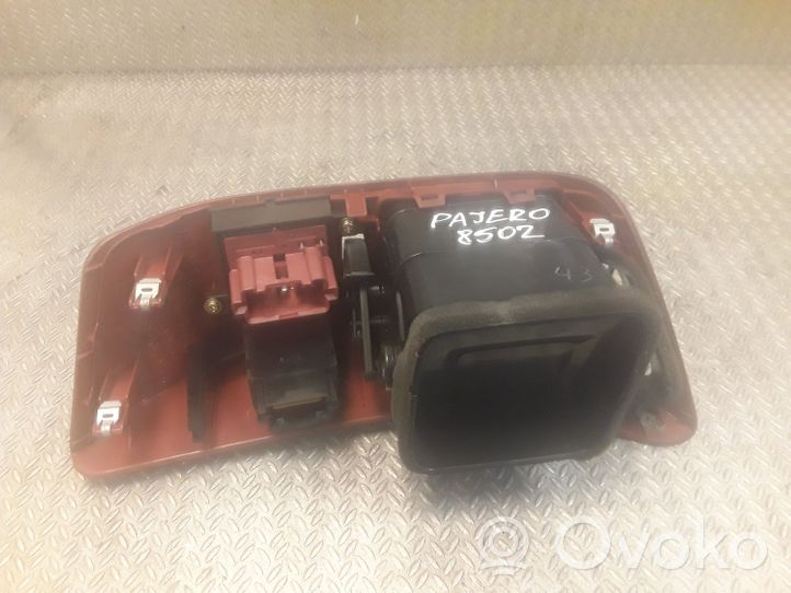 Mitsubishi Pajero Dysze / Kratki nawiewu deski rozdzielczej MR402451