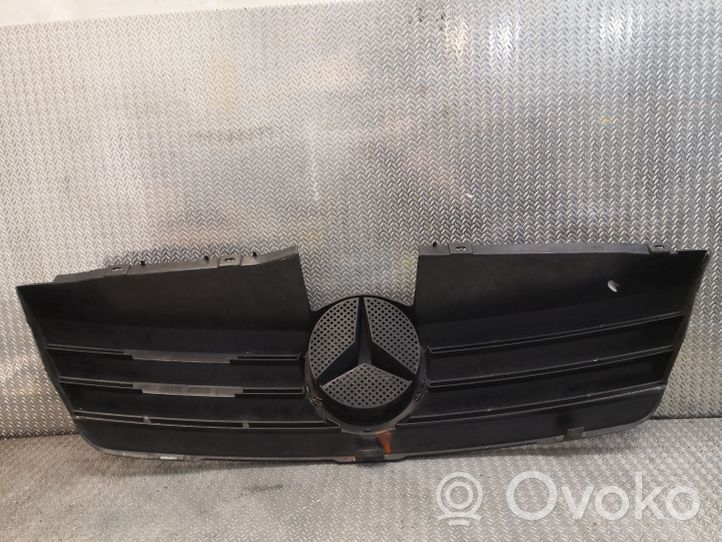 Mercedes-Benz Vaneo W414 Grotelės priekinės 4148800085