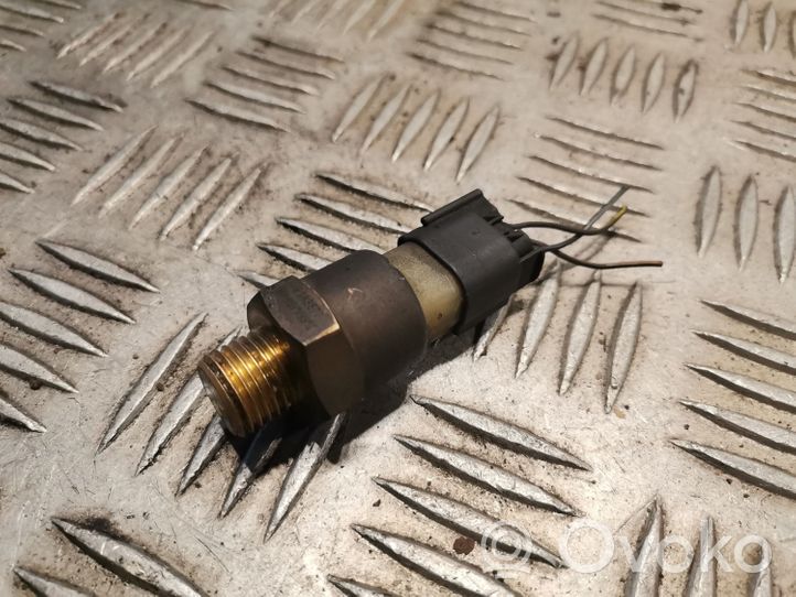 BMW 7 E38 Coolant temperature sensor 8363677