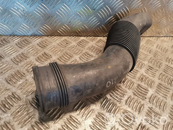 Mercedes-Benz E W210 Conduit d'air (cabine) 2105282204