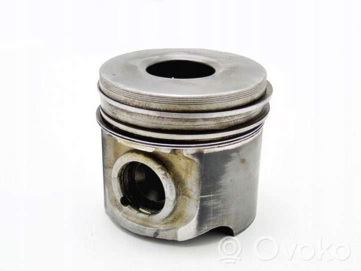 Renault Master II Piston 