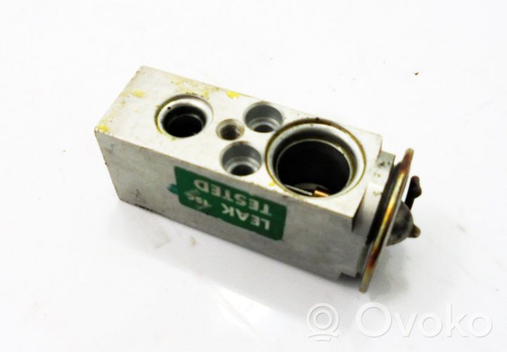 Opel Omega B1 Air conditioning (A/C) expansion valve 