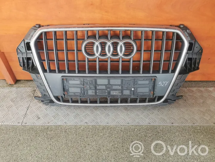 Audi Q3 8U Etupuskurin ylempi jäähdytinsäleikkö 8U0853653