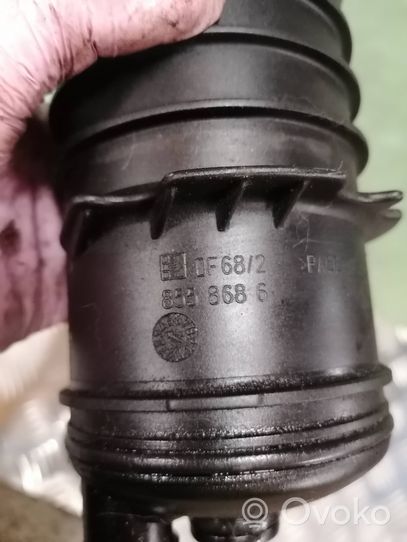 Audi A5 8T 8F Supporto di montaggio del filtro dell’olio 8558686