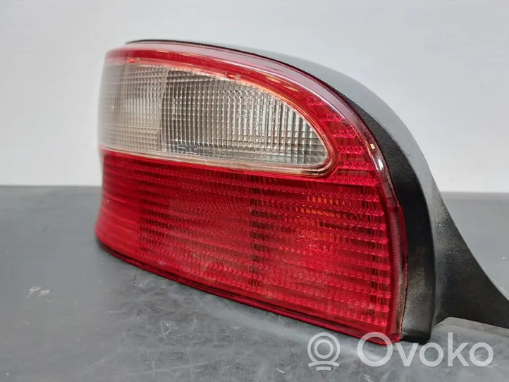 Citroen Saxo Lampy tylnej klapy bagażnika 