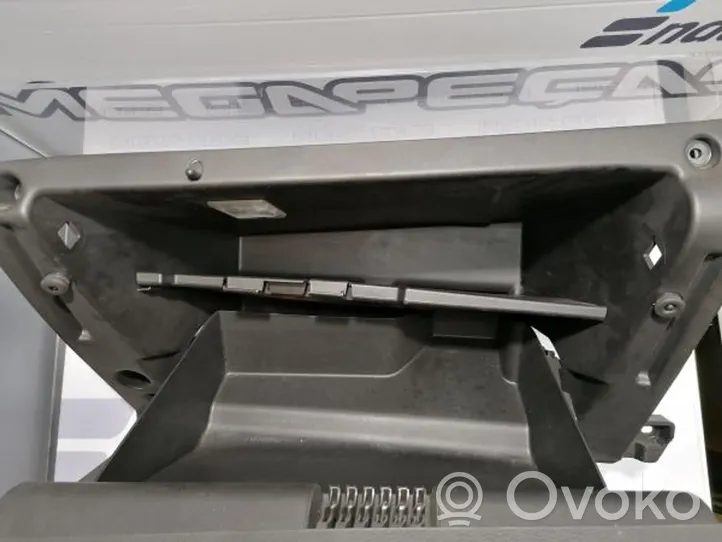 Opel Astra J Panelės stalčiuko/lentinėlės paklotėlis 