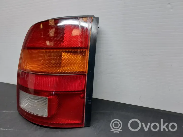 Nissan Micra Lampy tylnej klapy bagażnika 